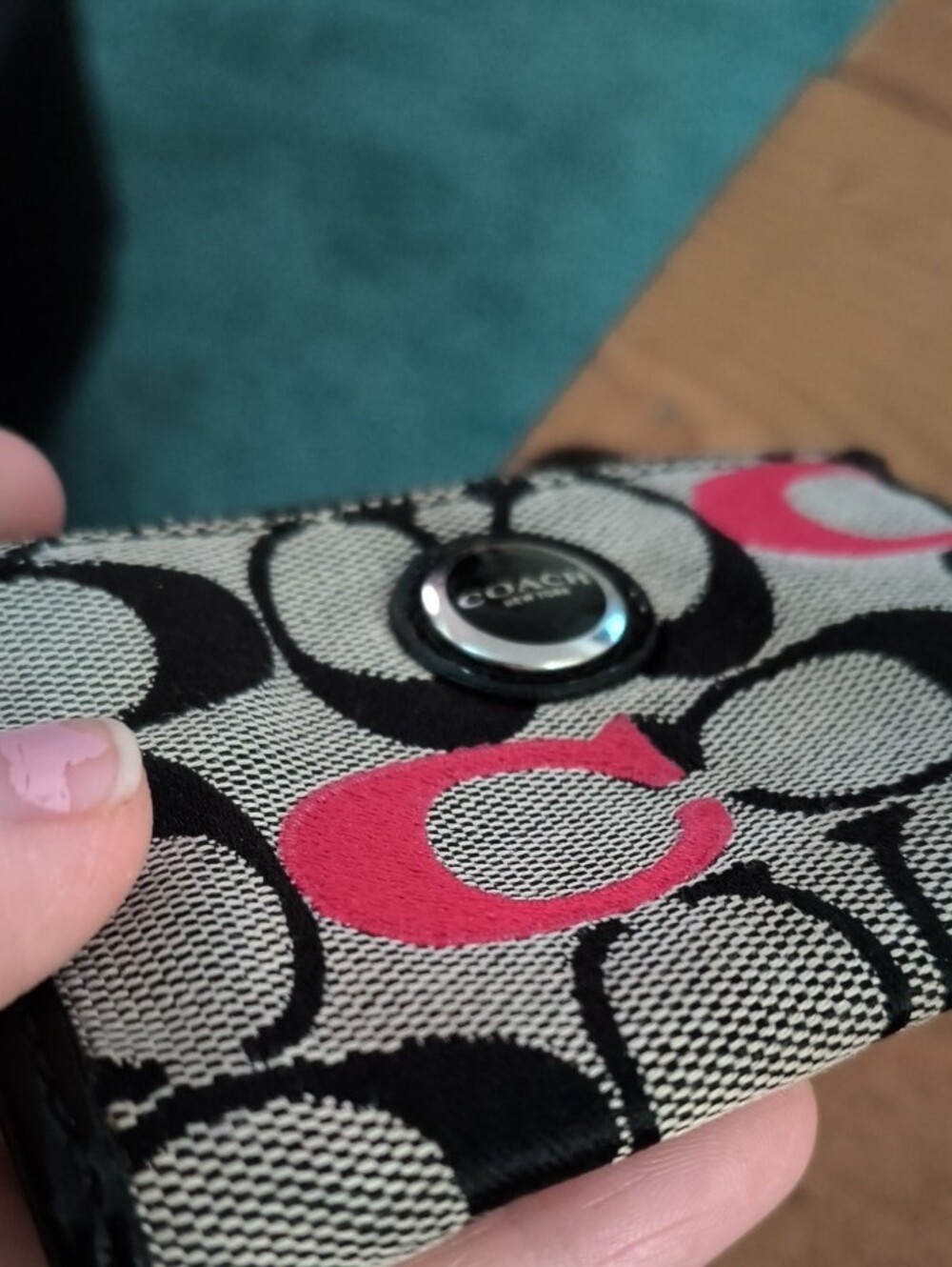 Coach Black & Red Signature Key Card Wallet โฅ๏ธ๐ Coin Bag Keychain โฅ๏ธ - Picture 3 of 9